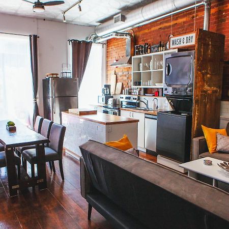 Hip Heritage Main Floor Flat In Downtown District Белвил Екстериор снимка