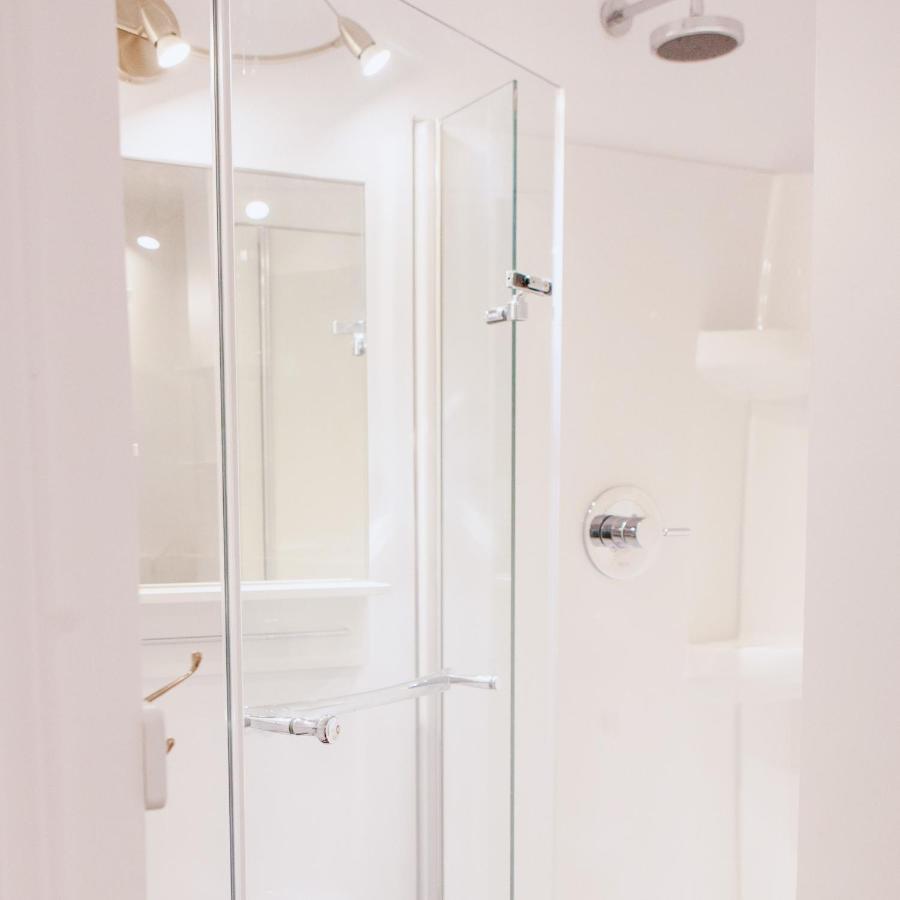 Hip Heritage Main Floor Flat In Downtown District Белвил Екстериор снимка