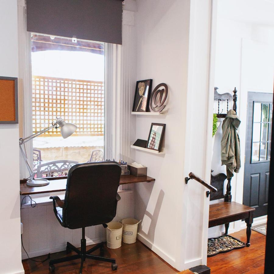 Hip Heritage Main Floor Flat In Downtown District Белвил Екстериор снимка