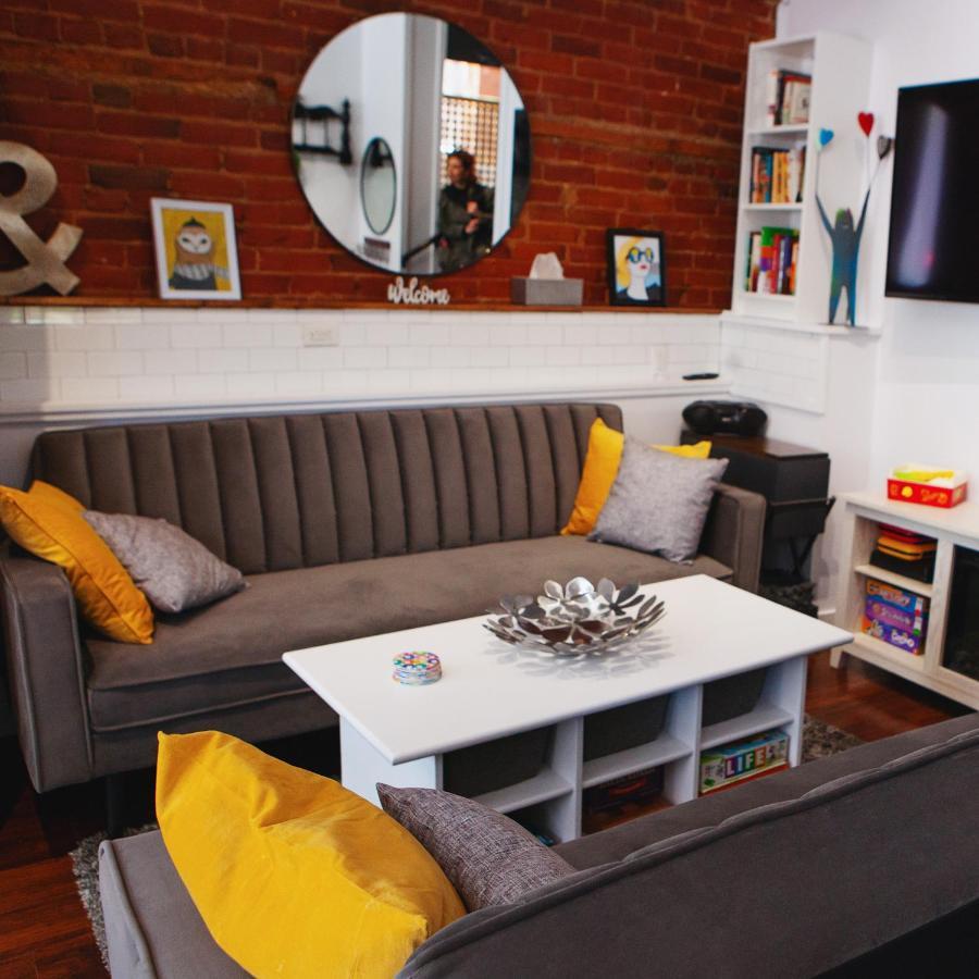 Hip Heritage Main Floor Flat In Downtown District Белвил Екстериор снимка