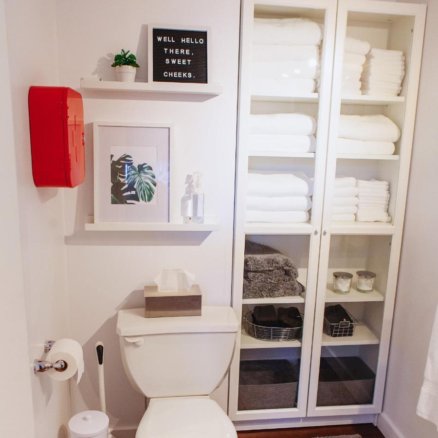 Hip Heritage Main Floor Flat In Downtown District Белвил Екстериор снимка