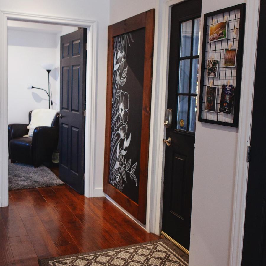 Hip Heritage Main Floor Flat In Downtown District Белвил Екстериор снимка
