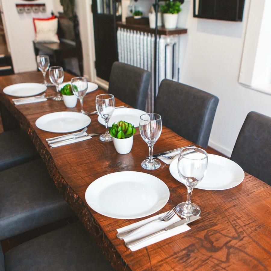 Hip Heritage Main Floor Flat In Downtown District Белвил Екстериор снимка