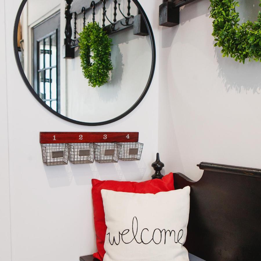 Hip Heritage Main Floor Flat In Downtown District Белвил Екстериор снимка