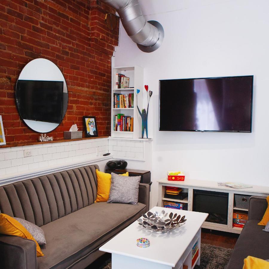 Hip Heritage Main Floor Flat In Downtown District Белвил Екстериор снимка