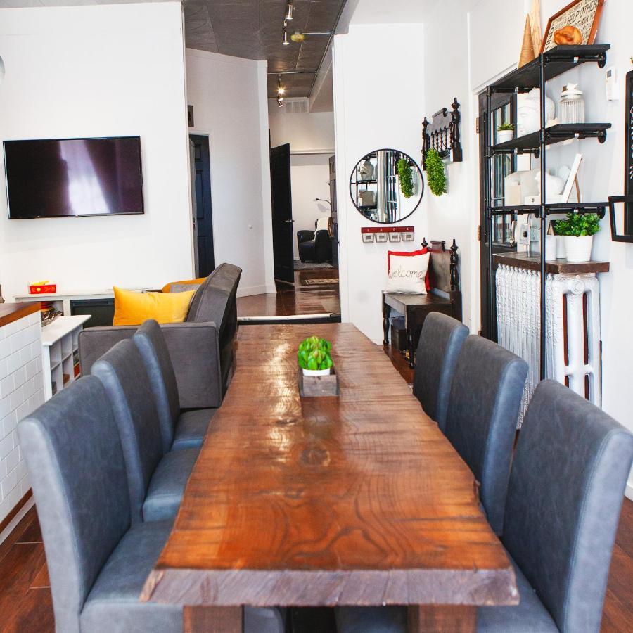 Hip Heritage Main Floor Flat In Downtown District Белвил Екстериор снимка