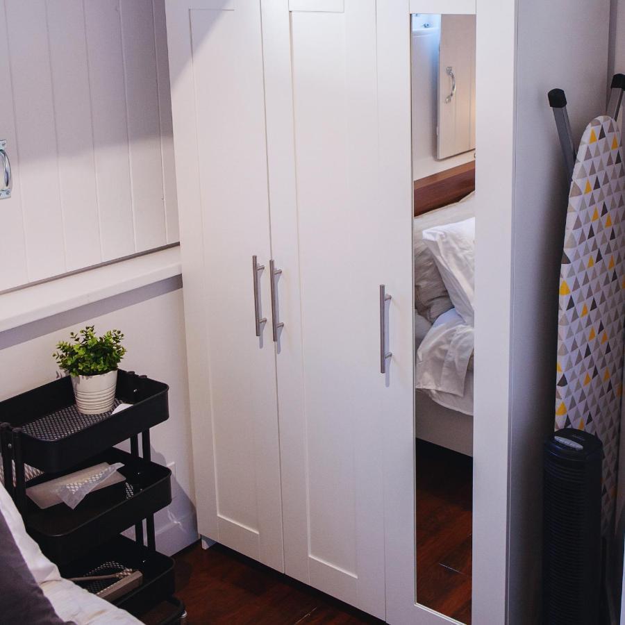 Hip Heritage Main Floor Flat In Downtown District Белвил Екстериор снимка