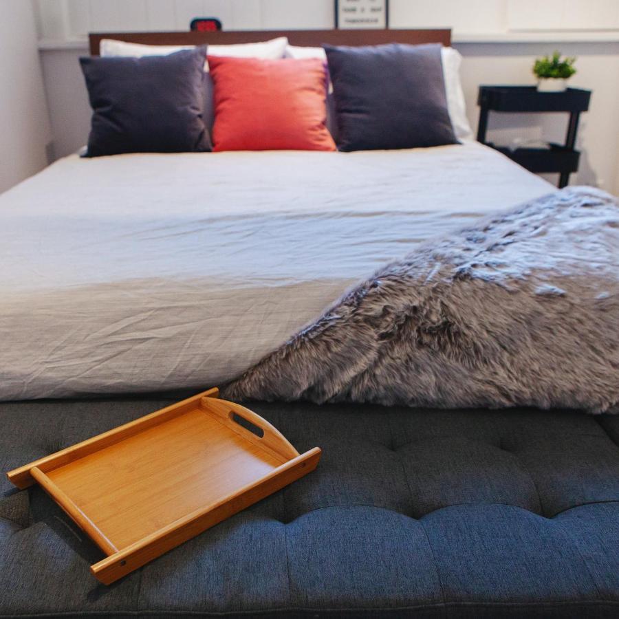 Hip Heritage Main Floor Flat In Downtown District Белвил Екстериор снимка