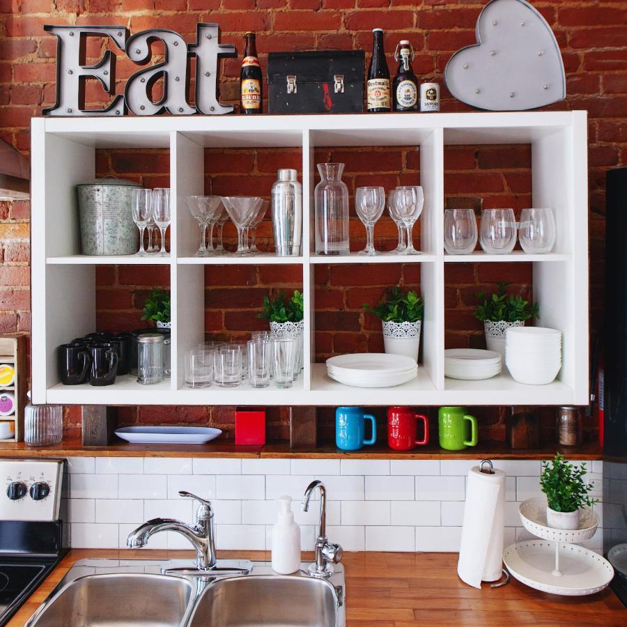 Hip Heritage Main Floor Flat In Downtown District Белвил Екстериор снимка