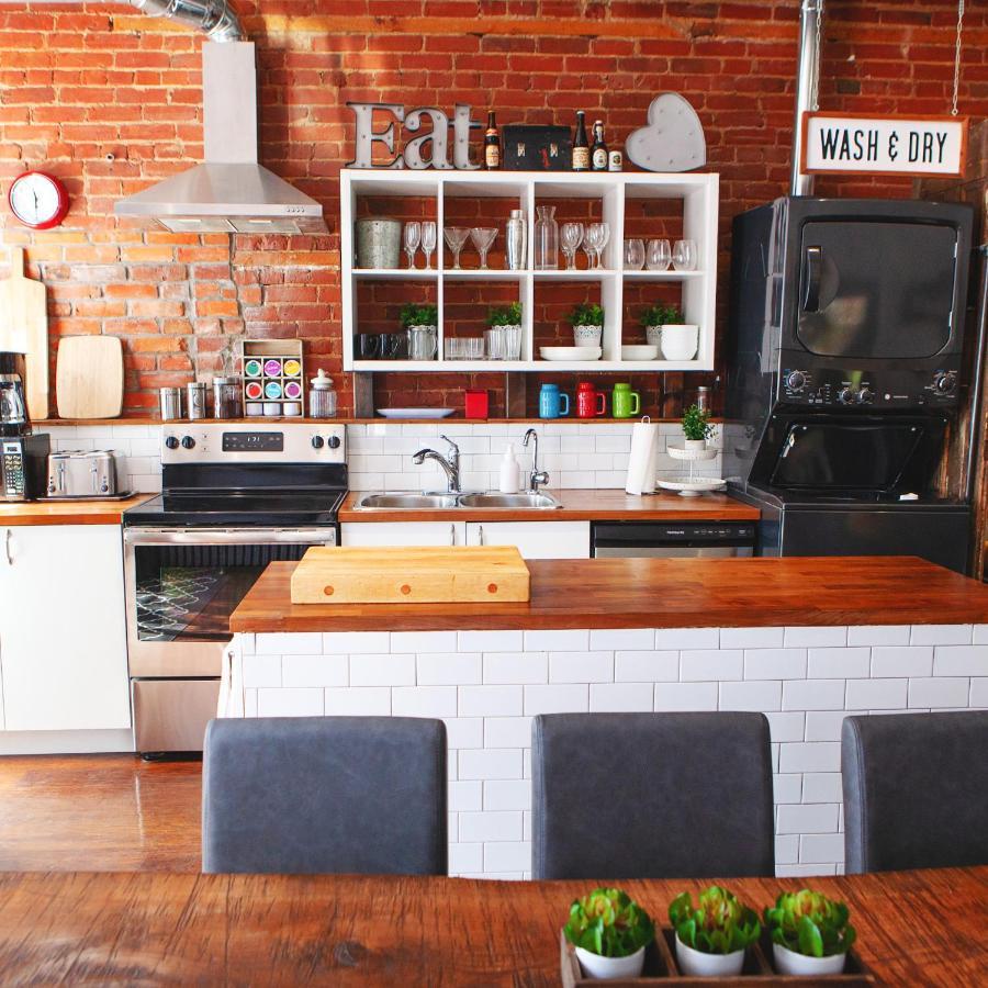 Hip Heritage Main Floor Flat In Downtown District Белвил Екстериор снимка
